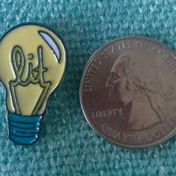 Brand new super cute collectible enamel pin “Lit” light bulb - Picture 2 of 2